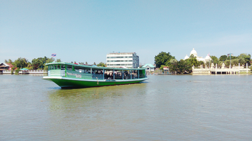 Ferry crossing Maeklong at Samut Songkhram