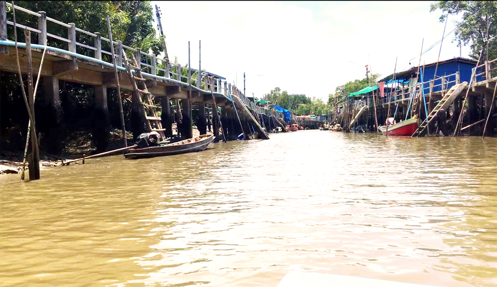 Fishing-village-Don Hoi Lot