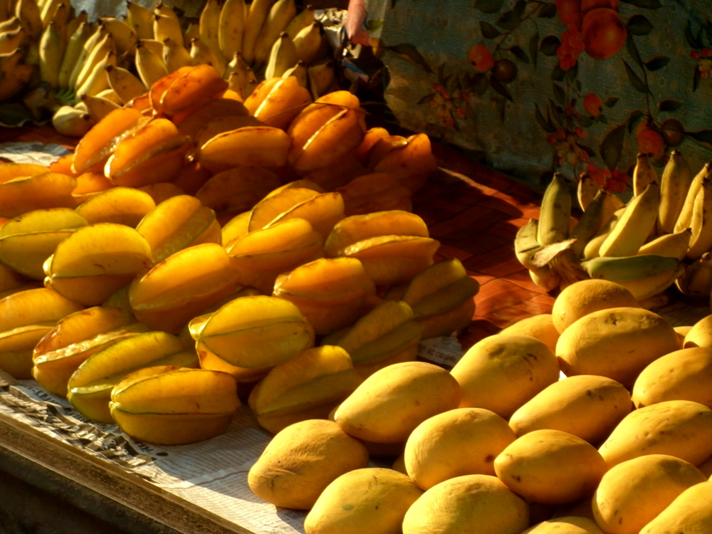 fruitstall-mangos & starfruit