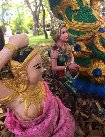figurines-at-wat
