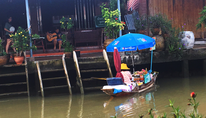 Lone boat breakfast .Delicious Pad Thai is served from the boat to the veranda of your Homestay.