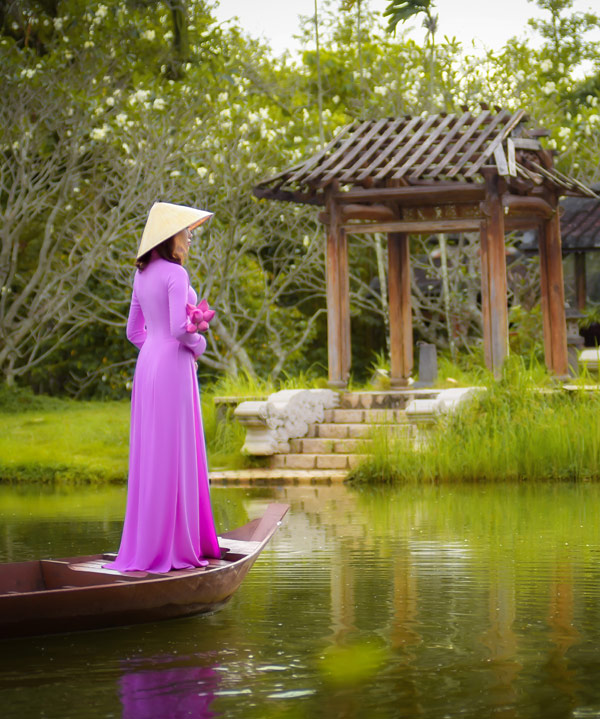 Lady-Lotus Ponds and -boat